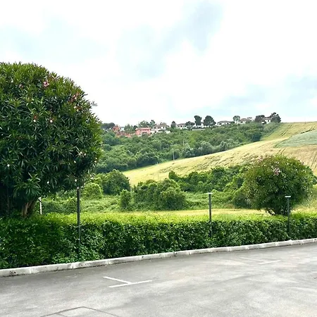 M402 - Marcelli, Grazioso Bilocale Con Corte Privata Appartement *